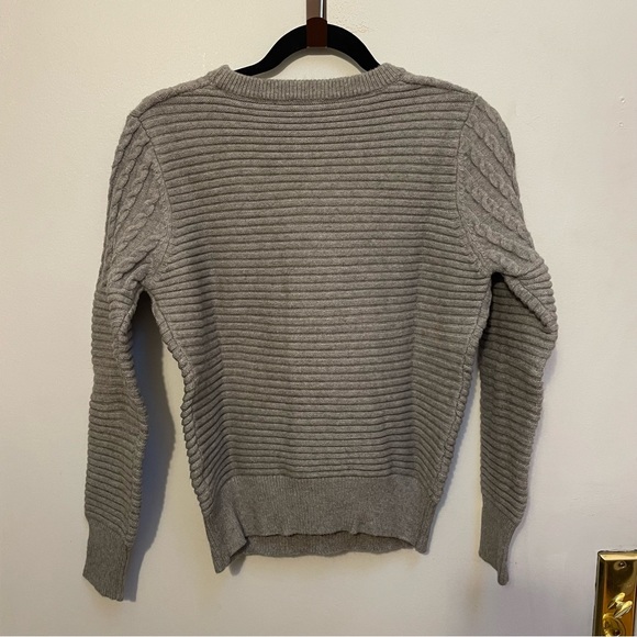 Cozy Grey Cableknit Sweater Size Small - Picture 3 of 3